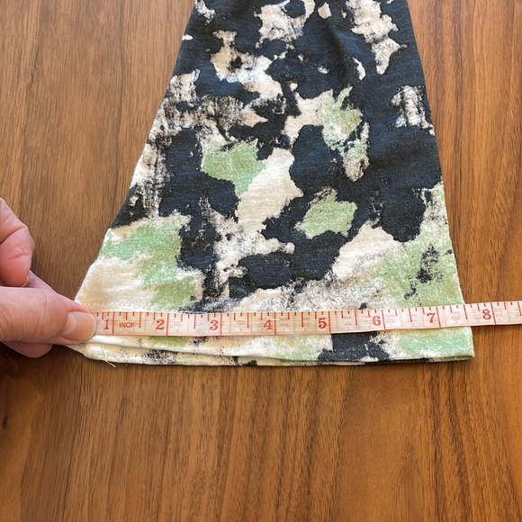 ANTHROPOLOGIE AKEMI + KIN long sleeved asymmetrical T-shirt with flared sleeves. - Picture 15 of 16